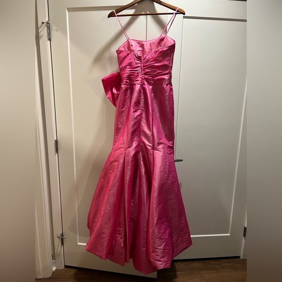 🩷Landa Formal Gown (Size 8)🩷 - Picture 6 of 16
